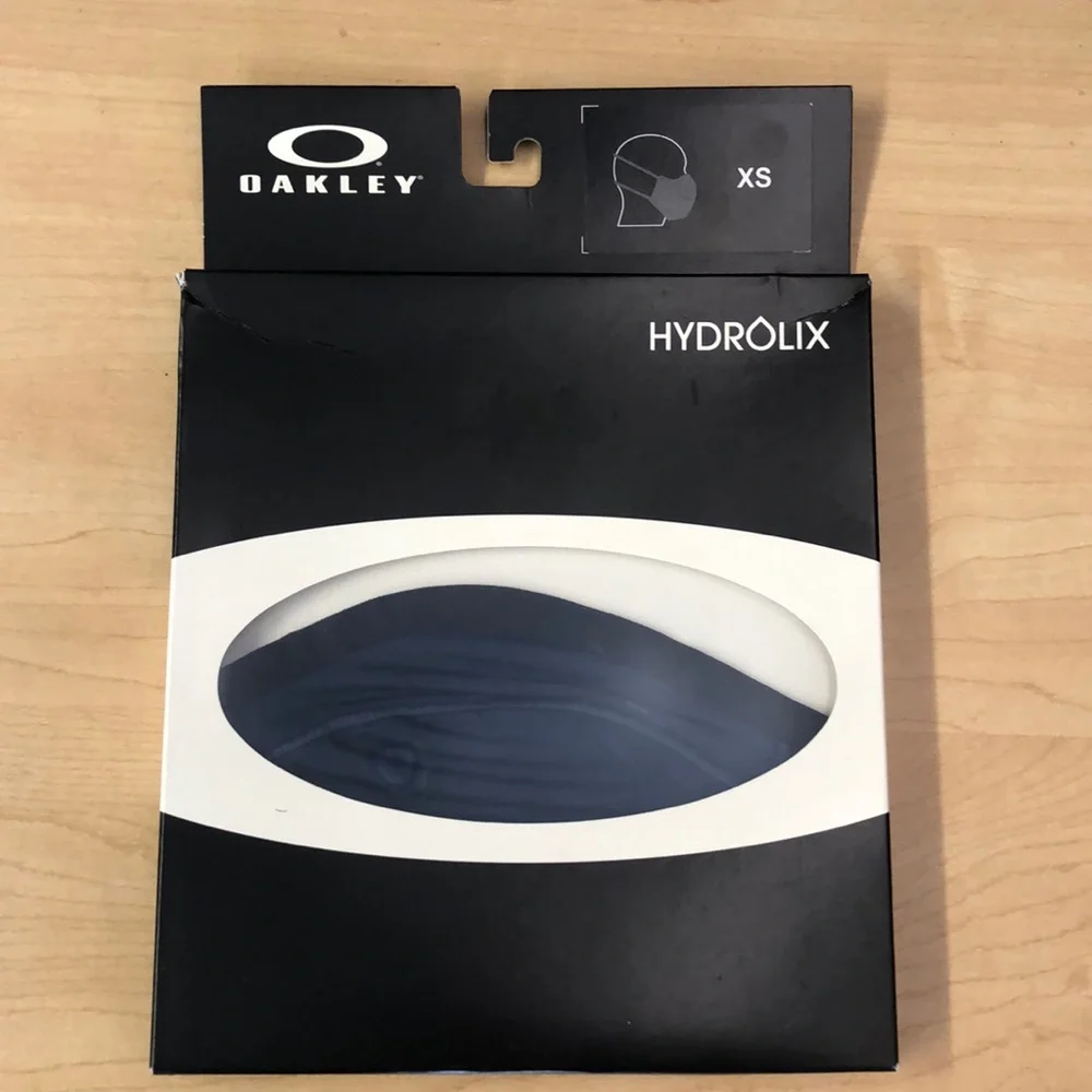 Oakley cloth face covering fitted LGT 3 for$9
